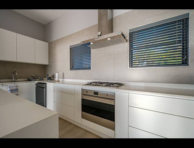 2 BEDROOM APARTMENT FOR SALE IN SHAKAS ROCK